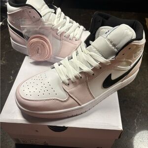 Air Jordan’s 1 mid (women’s)
Size 10
Dusty Rose